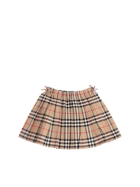 vintage burberry pleated skirt.